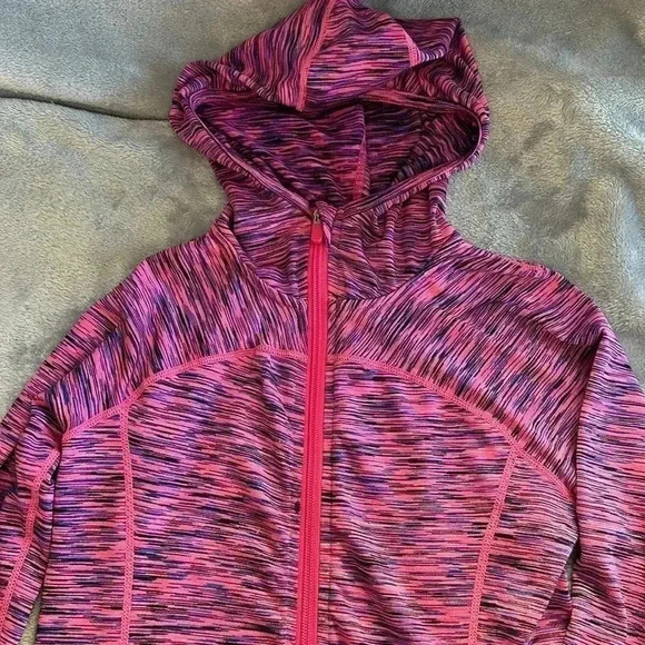 90 Degrees - Kids sports hoodie. Size  M - Picture 1 of 5